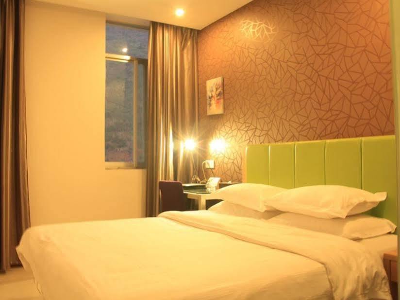 Yangshuo Harbour View Hotel Exterior photo