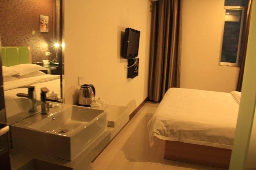 Yangshuo Harbour View Hotel Exterior photo